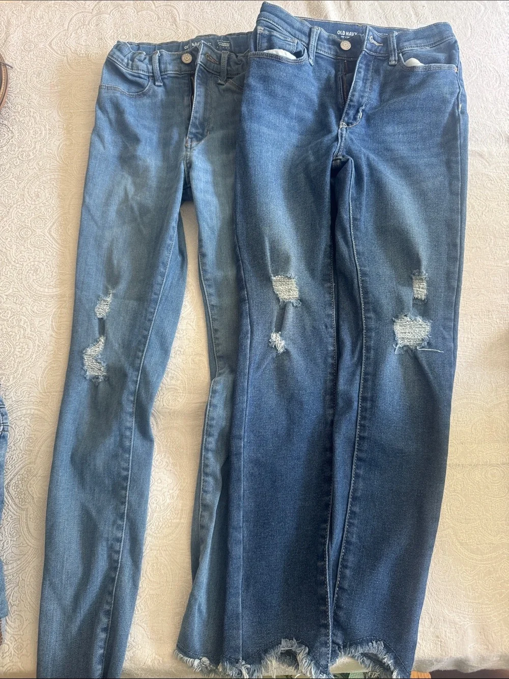 Old Navy kids Distressed Skinny Jeans in Light and Dark Blue